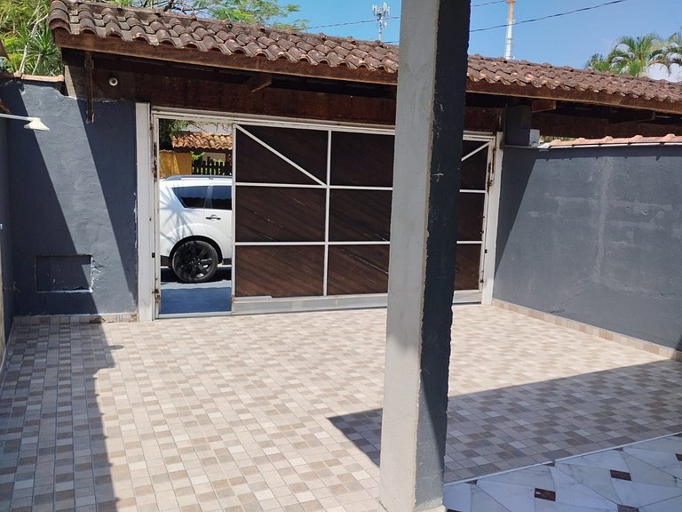 Casa Térrea Maranduba B — 8 Pessoas, 2 Quadras do Mar