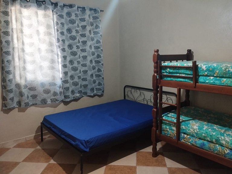 Casa Térrea Maranduba B — 8 Pessoas, 2 Quadras do Mar