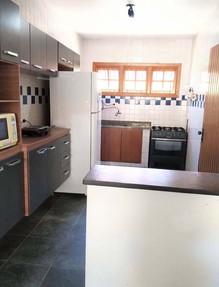 Casa Sapê com Piscina — 3 Quartos, 10 Pessoas, 2 Quadras do