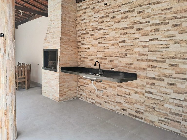 Casa Sapê com Piscina — 3 Quartos, 10 Pessoas, 2 Quadras do