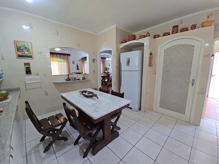 Casa Maranduba Premium — 3 Quartos, Piscina, 10 Pessoas, 2 Q