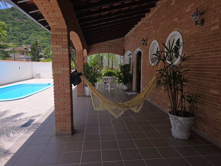 Casa Maranduba Premium — 3 Quartos, Piscina, 10 Pessoas, 2 Q